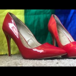 Basic red heels